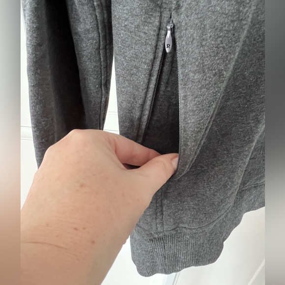 LULULEMON | 10 | ON THE DOUBLE | Turtleneck - Picture 7 of 15